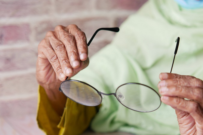 Faire appel à un opticien indépendant : quels avantages et quels inconvénients ?