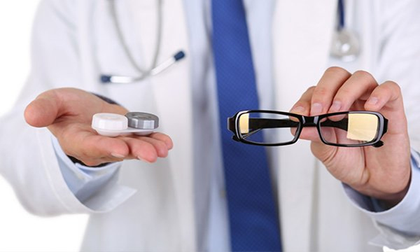 Lunettes ou lentilles : un choix qui mérite mûre réflexion