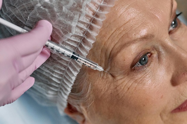 Anti-âge: les solutions innovantes pour un rajeunissement du visage naturel