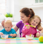 Quels yaourts peut manger bébé, et à quel âge ?